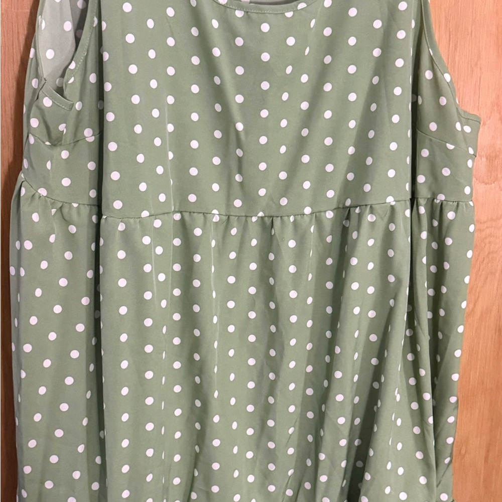 SHEIN Curve Green Polka Dot Top